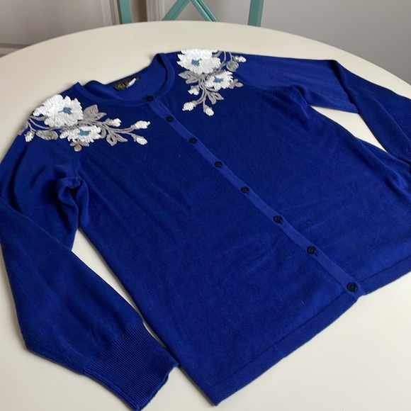 Bob Mackie Royal Blue button down Cardigan with shiny Sequins Flower Detail- M - Picture 5 of 12